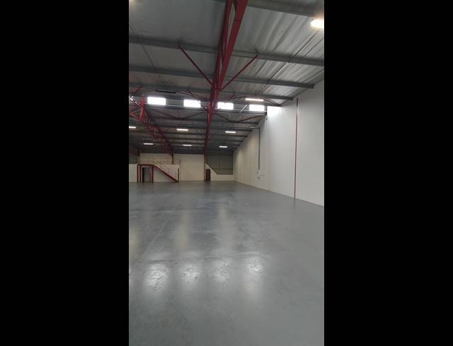 640M² WAREHOUSE TO LET IN SPRINGFIELD